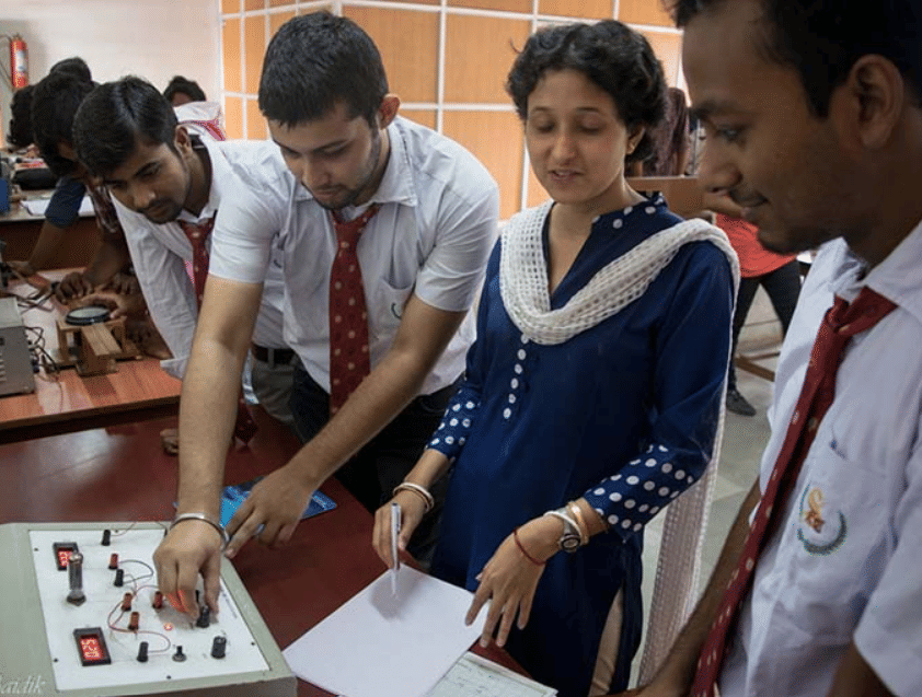 Seacom Engineering College Howrah College Labs photo 6